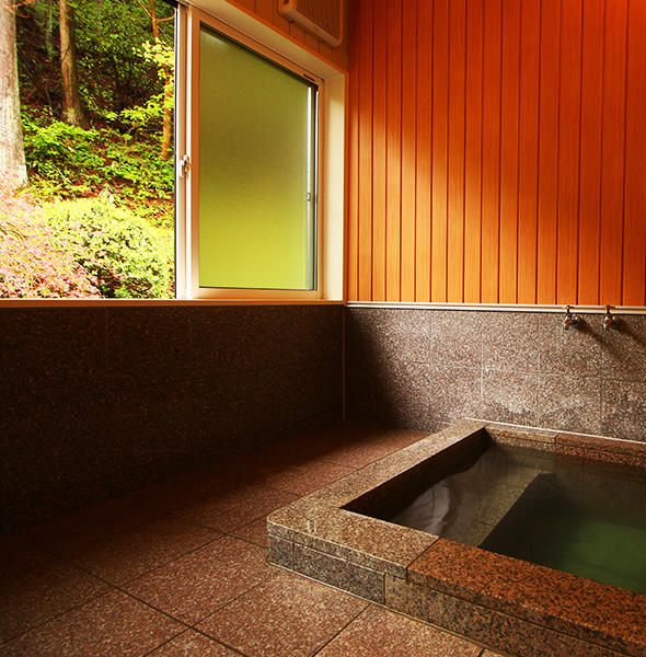 薪で沸かす柔らかみを感じる当館のお風呂